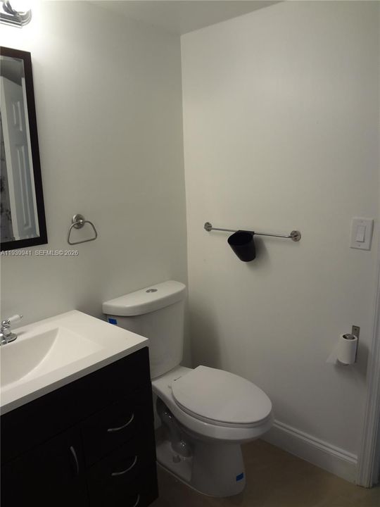 For Rent: $1,750 (1 beds, 1 baths, 806 Square Feet)
