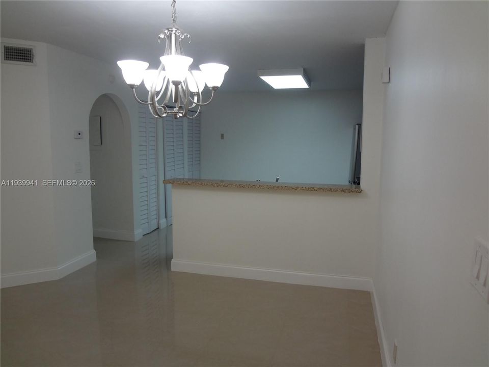 For Rent: $1,750 (1 beds, 1 baths, 806 Square Feet)