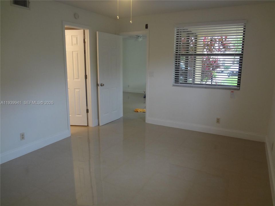 For Rent: $1,750 (1 beds, 1 baths, 806 Square Feet)