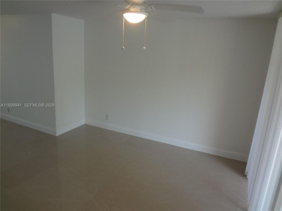 For Rent: $1,750 (1 beds, 1 baths, 806 Square Feet)
