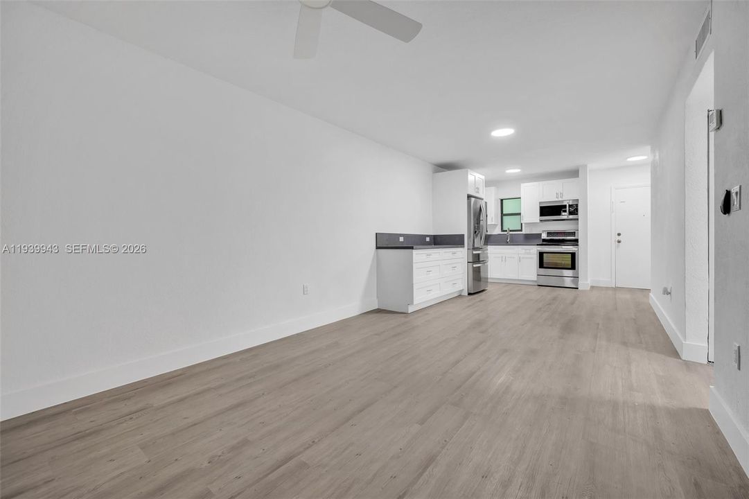 For Rent: $2,300 (2 beds, 1 baths, 692 Square Feet)