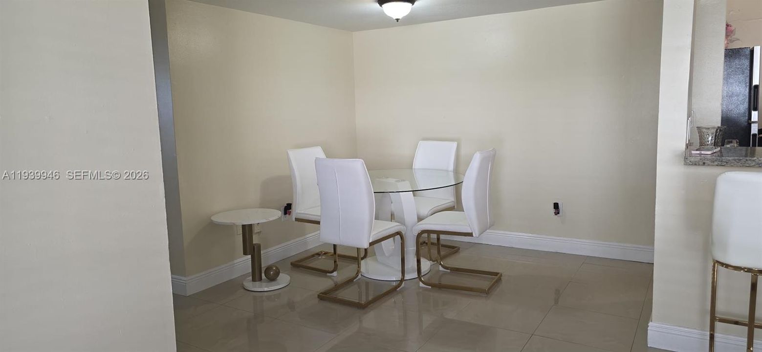 En Renta: $2,250 (2 camas, 2 baños, 750 Pies cuadrados)