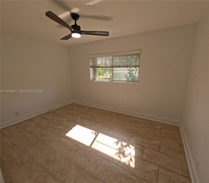 На продажу: $277,500 (3 спален, 2 ванн, 1032 Квадратных фут)