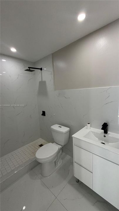 For Rent: $1,350 (1 beds, 1 baths, 2840 Square Feet)