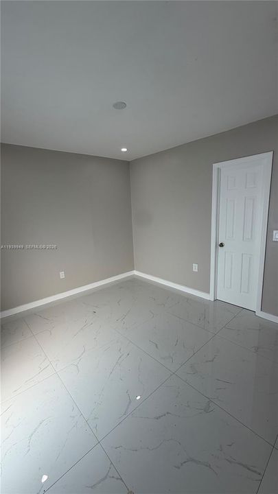 For Rent: $1,350 (1 beds, 1 baths, 2840 Square Feet)