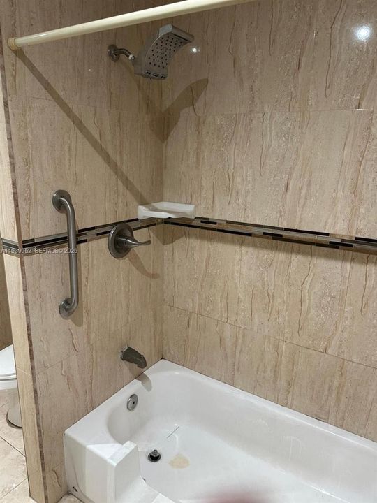 En Renta: $3,300 (4 camas, 2 baños, 2201 Pies cuadrados)