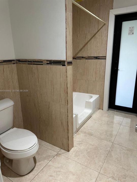 En Renta: $3,300 (4 camas, 2 baños, 2201 Pies cuadrados)