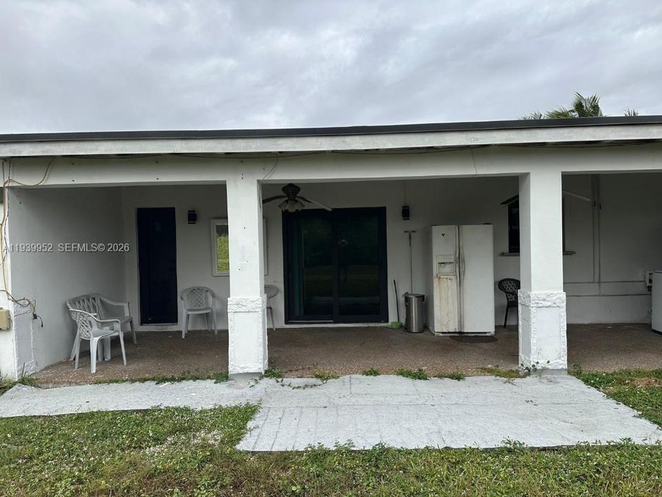 En Renta: $3,300 (4 camas, 2 baños, 2201 Pies cuadrados)