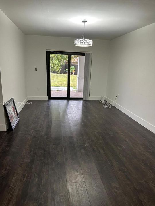 En Renta: $3,300 (4 camas, 2 baños, 2201 Pies cuadrados)