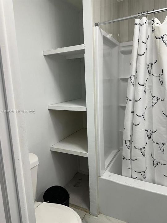 En Renta: $3,300 (4 camas, 2 baños, 2201 Pies cuadrados)