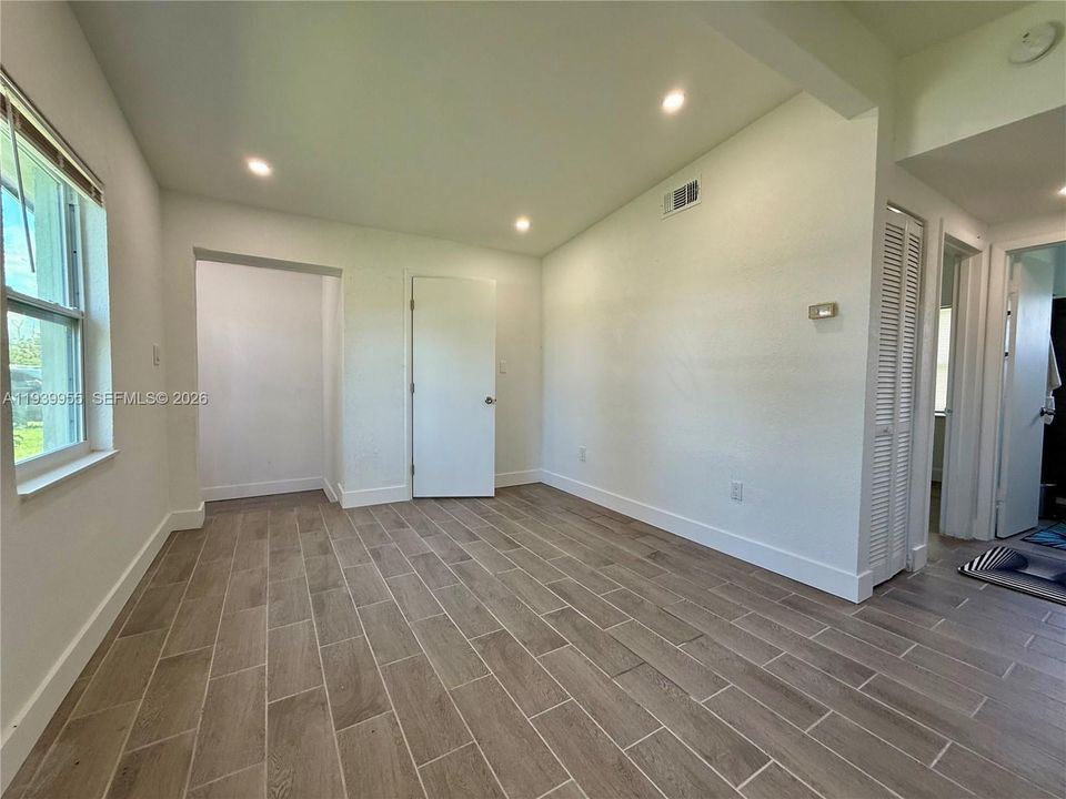 На продажу: $155,000 (2 спален, 1 ванн, 695 Квадратных фут)