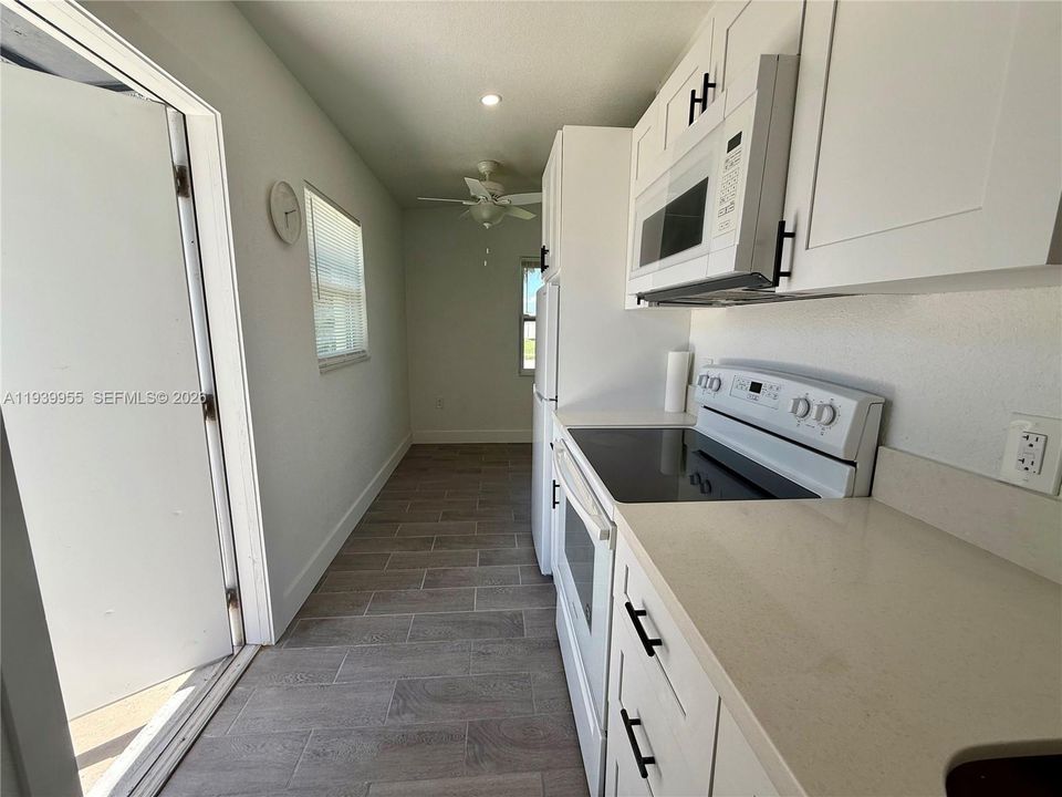 На продажу: $155,000 (2 спален, 1 ванн, 695 Квадратных фут)