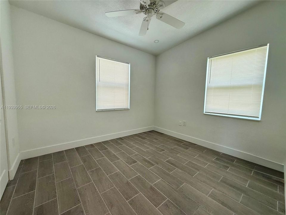 На продажу: $155,000 (2 спален, 1 ванн, 695 Квадратных фут)