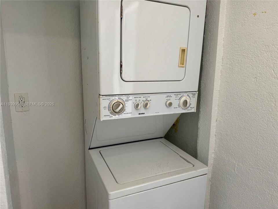 На продажу: $155,000 (2 спален, 1 ванн, 695 Квадратных фут)