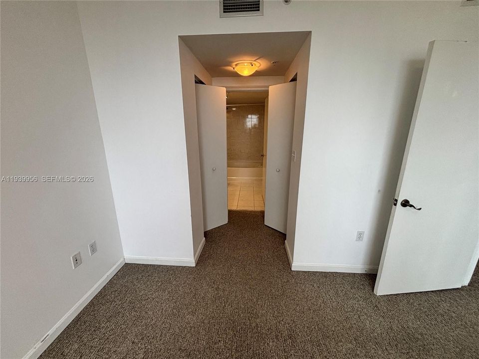 На продажу: $410,000 (2 спален, 2 ванн, 1057 Квадратных фут)