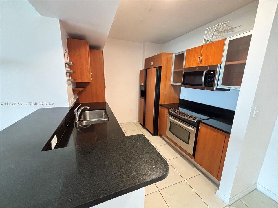 На продажу: $410,000 (2 спален, 2 ванн, 1057 Квадратных фут)