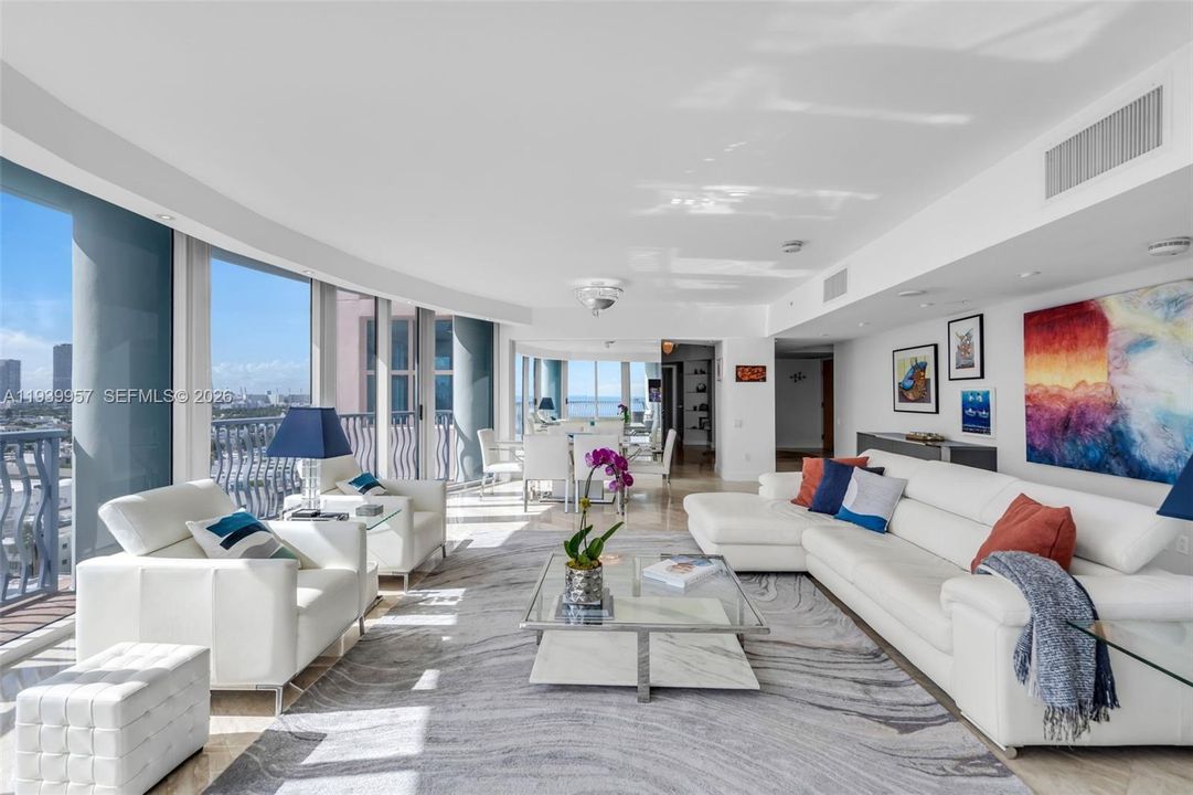 En Renta: $30,000 (3 camas, 3 baños, 2320 Pies cuadrados)