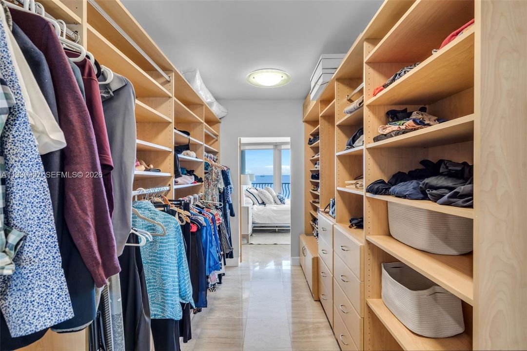 En Renta: $30,000 (3 camas, 3 baños, 2320 Pies cuadrados)