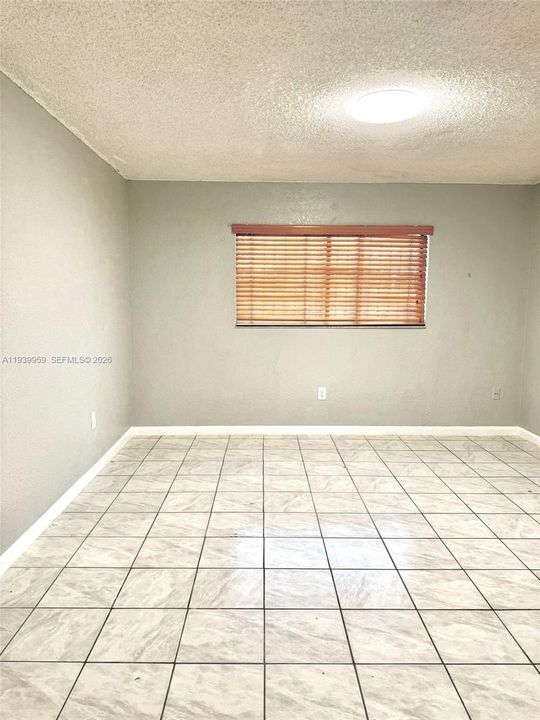 出租: $2,500 (2 贝兹, 1 浴室, 1010 平方英尺)