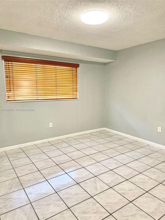 出租: $2,500 (2 贝兹, 1 浴室, 1010 平方英尺)