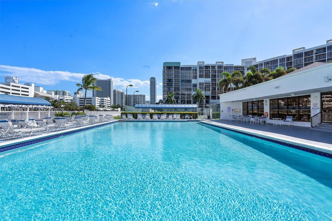 For Sale: $450,000 (2 beds, 2 baths, 1430 Square Feet)