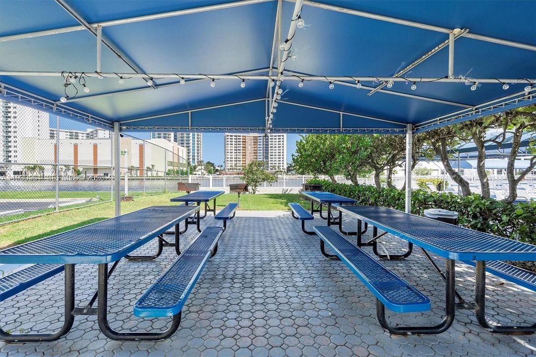 For Sale: $450,000 (2 beds, 2 baths, 1430 Square Feet)