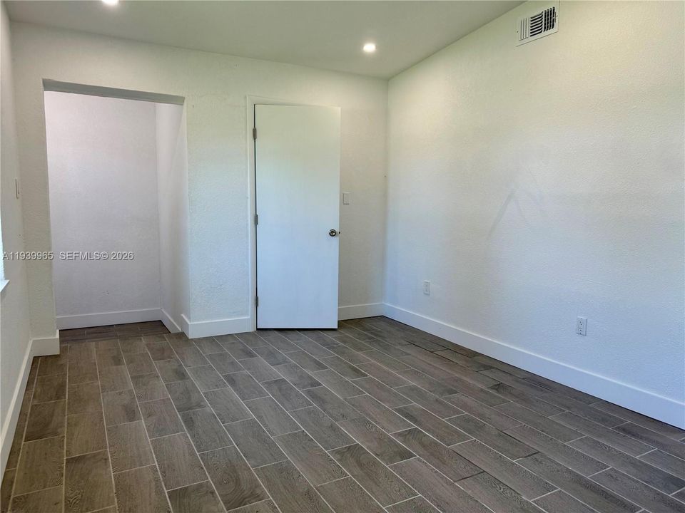 В аренду: $1,450 (2 спален, 1 ванн, 695 Квадратных фут)