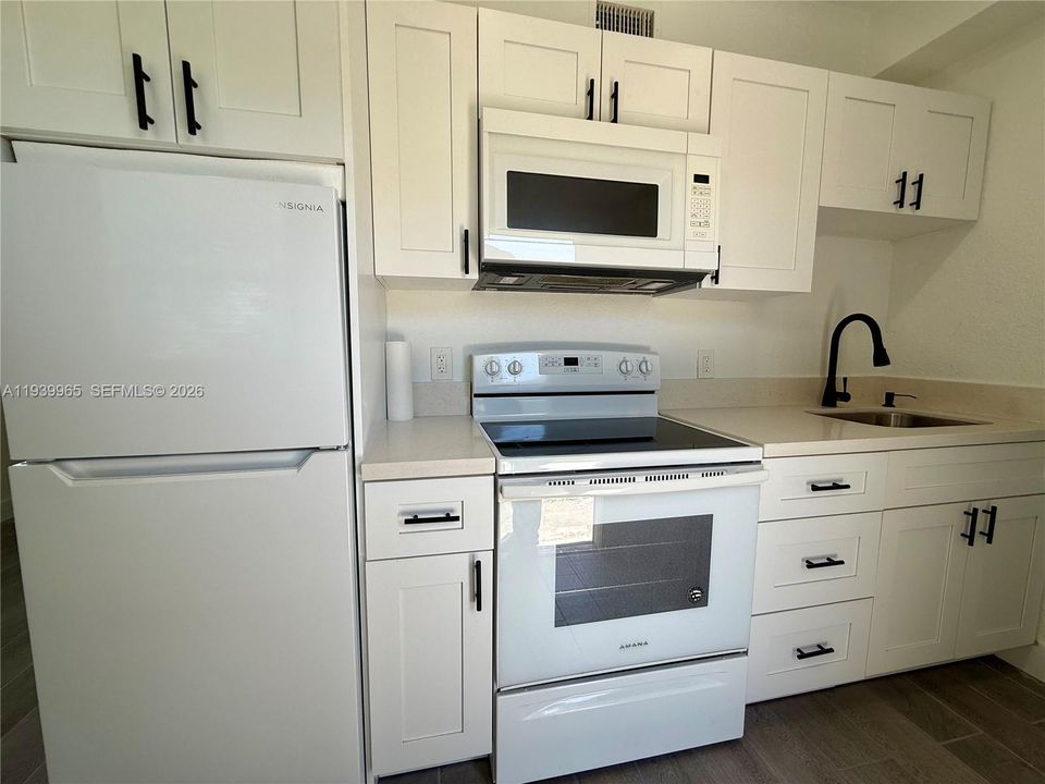 В аренду: $1,450 (2 спален, 1 ванн, 695 Квадратных фут)