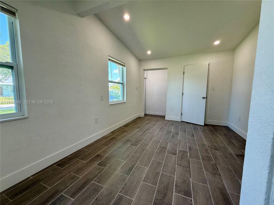 В аренду: $1,450 (2 спален, 1 ванн, 695 Квадратных фут)