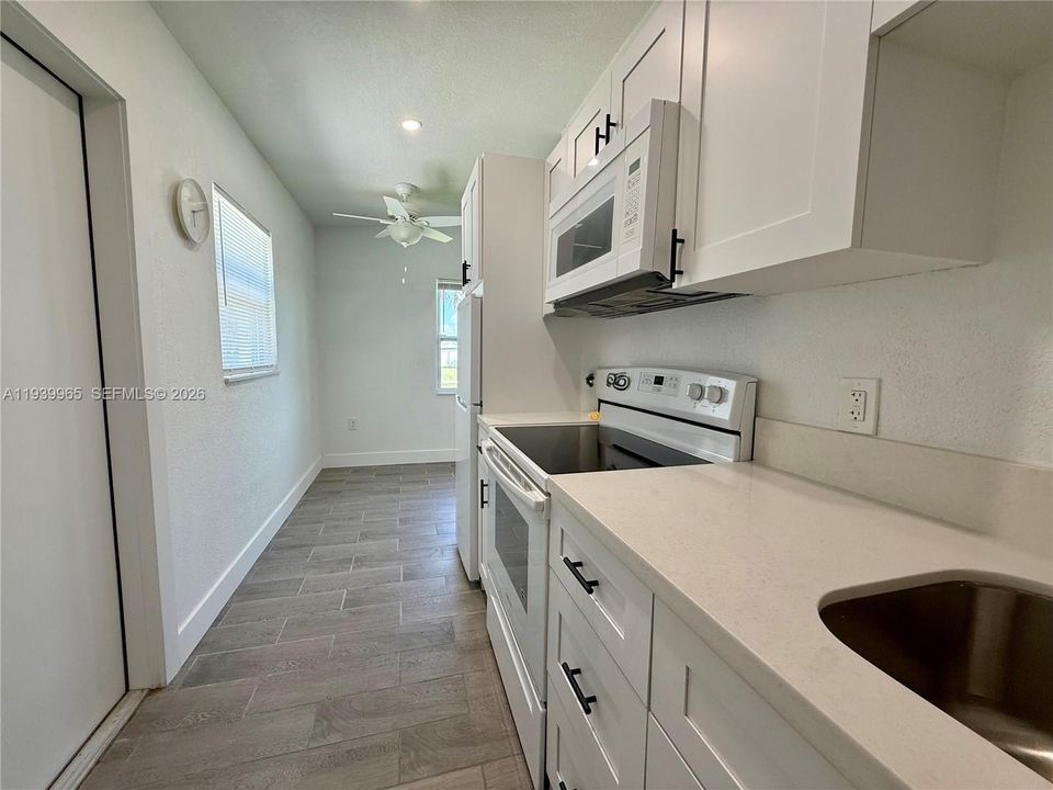 В аренду: $1,450 (2 спален, 1 ванн, 695 Квадратных фут)