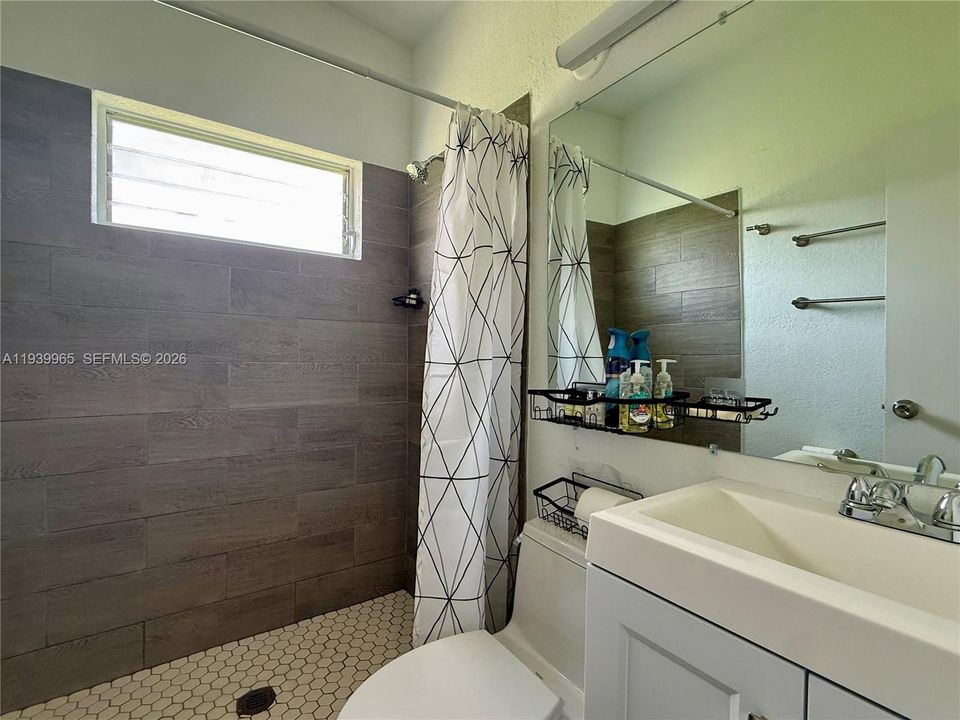 В аренду: $1,450 (2 спален, 1 ванн, 695 Квадратных фут)