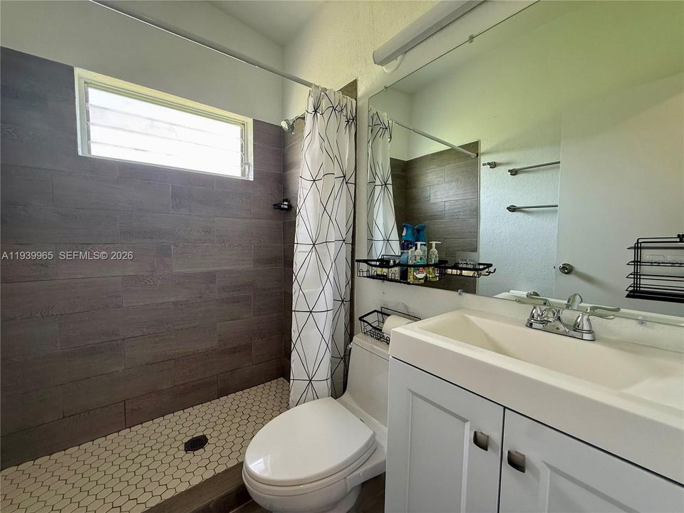 В аренду: $1,450 (2 спален, 1 ванн, 695 Квадратных фут)