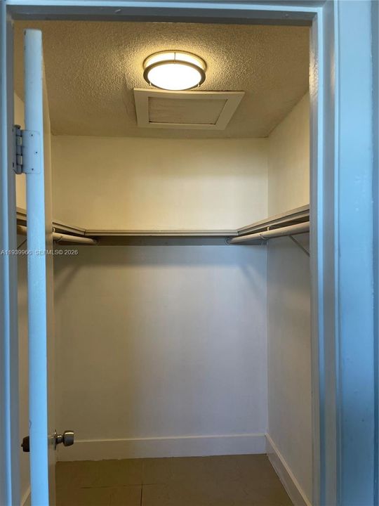 For Rent: $1,500 (1 beds, 1 baths, 683 Square Feet)