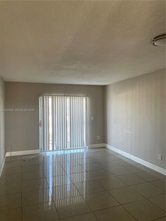 For Rent: $1,500 (1 beds, 1 baths, 683 Square Feet)