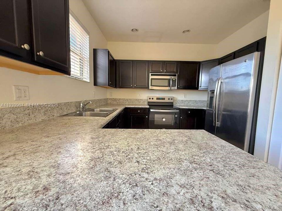 В аренду: $2,475 (3 спален, 2 ванн, 1407 Квадратных фут)