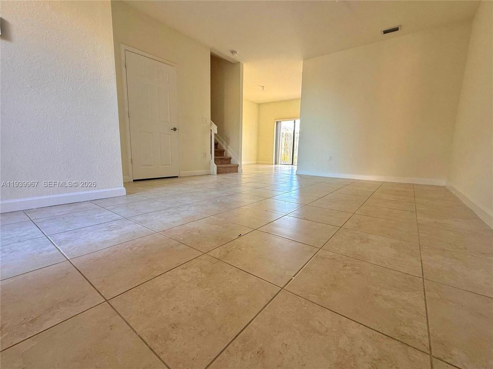 В аренду: $2,475 (3 спален, 2 ванн, 1407 Квадратных фут)