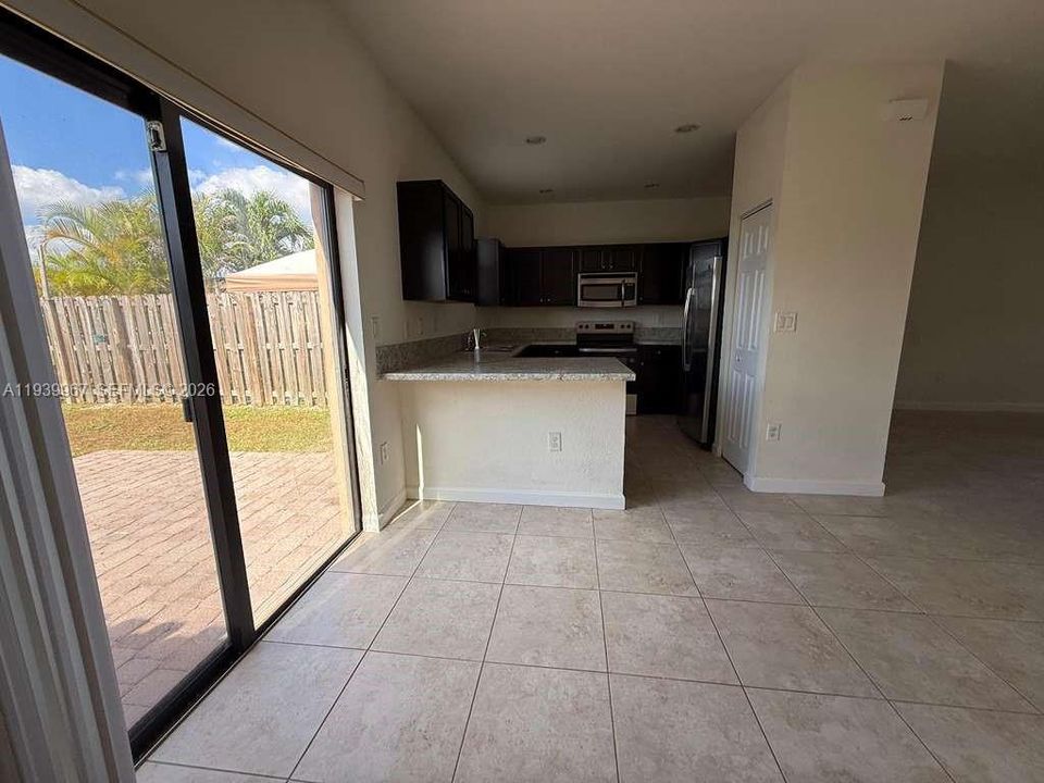 В аренду: $2,475 (3 спален, 2 ванн, 1407 Квадратных фут)