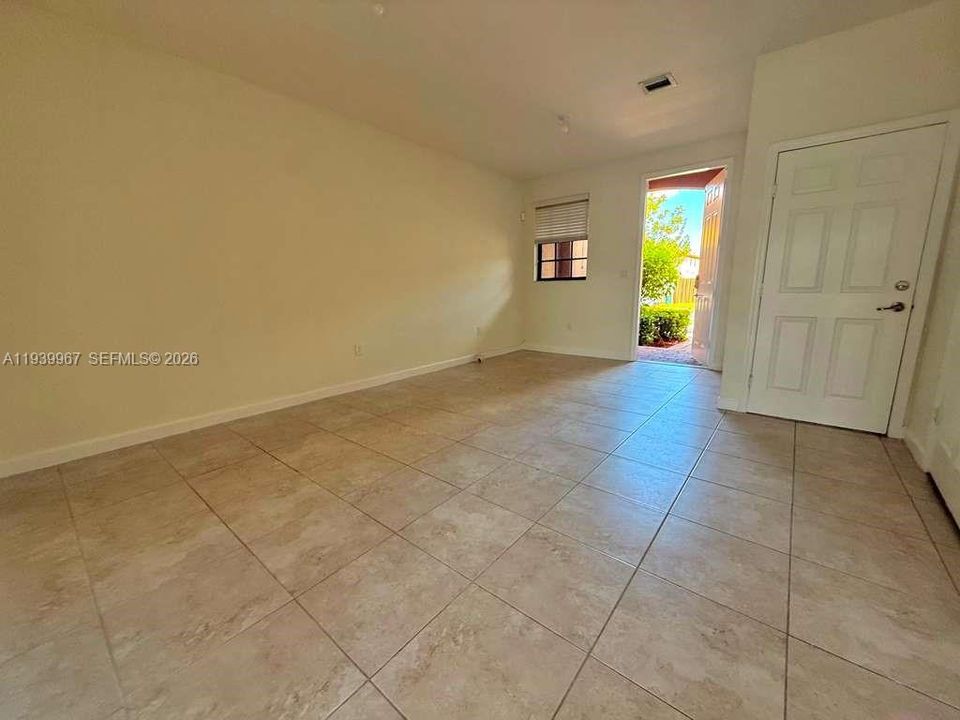 В аренду: $2,475 (3 спален, 2 ванн, 1407 Квадратных фут)