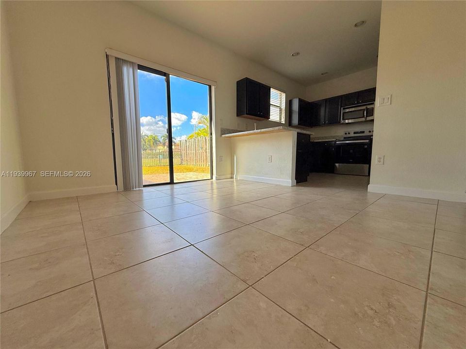 В аренду: $2,475 (3 спален, 2 ванн, 1407 Квадратных фут)