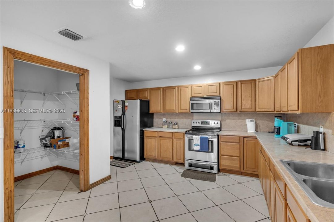 待售: $540,000 (4 贝兹, 4 浴室, 2905 平方英尺)