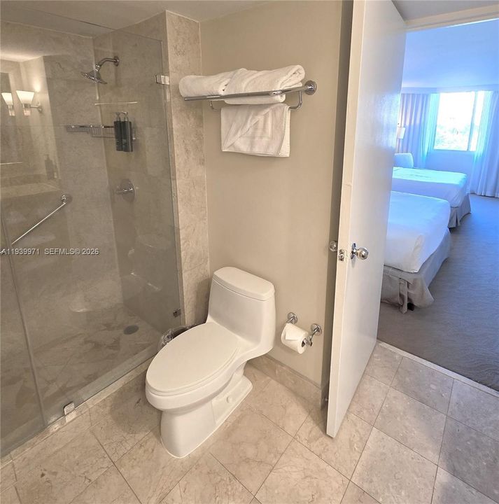 待售: $155,000 (1 贝兹, 1 浴室, 586 平方英尺)