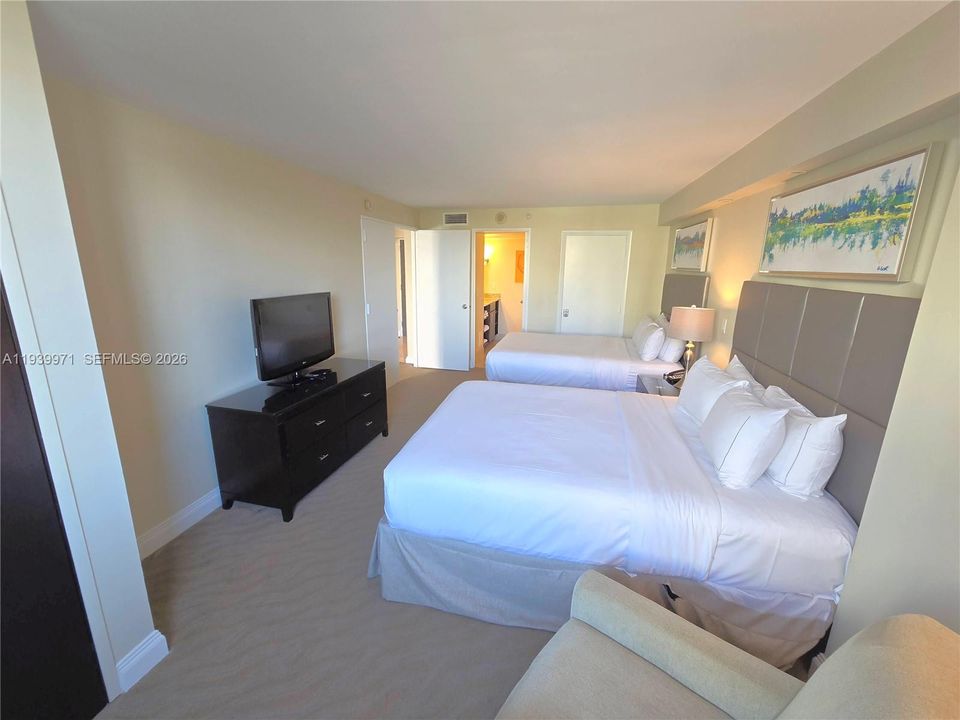 待售: $155,000 (1 贝兹, 1 浴室, 586 平方英尺)