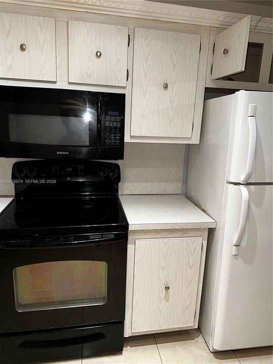 For Sale: $385,000 (2 beds, 2 baths, 1270 Square Feet)