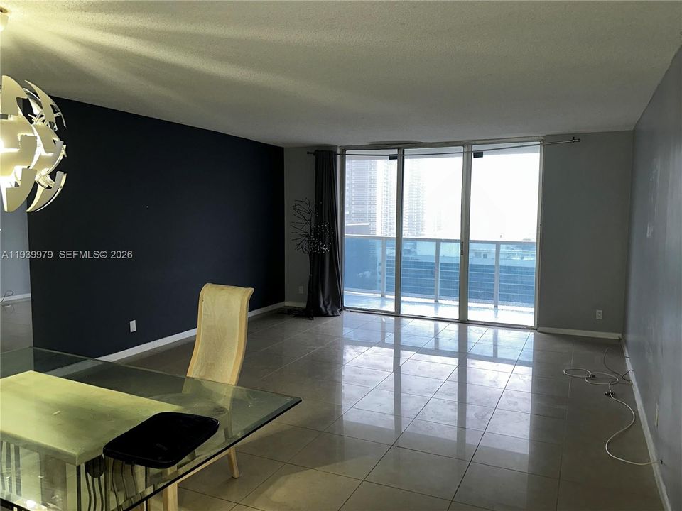 For Sale: $385,000 (2 beds, 2 baths, 1270 Square Feet)