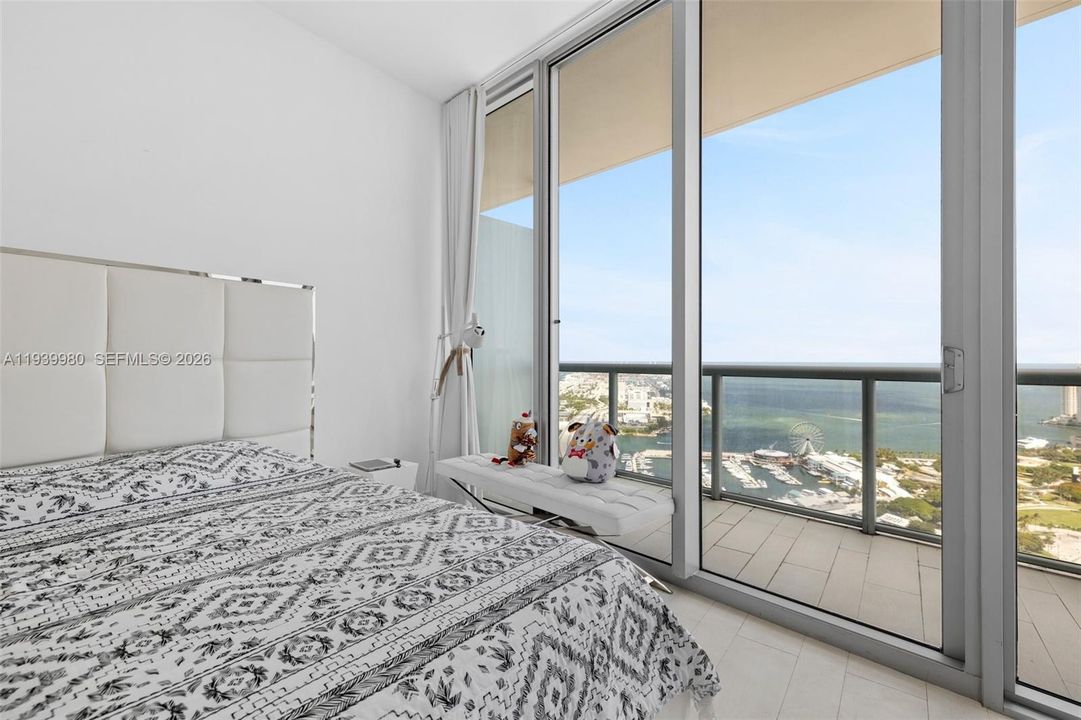 For Rent: $3,750 (1 beds, 1 baths, 843 Square Feet)