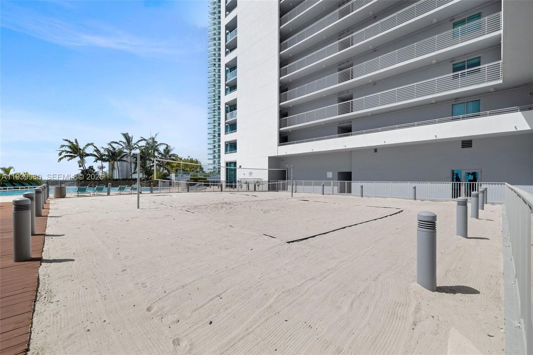 For Rent: $3,750 (1 beds, 1 baths, 843 Square Feet)