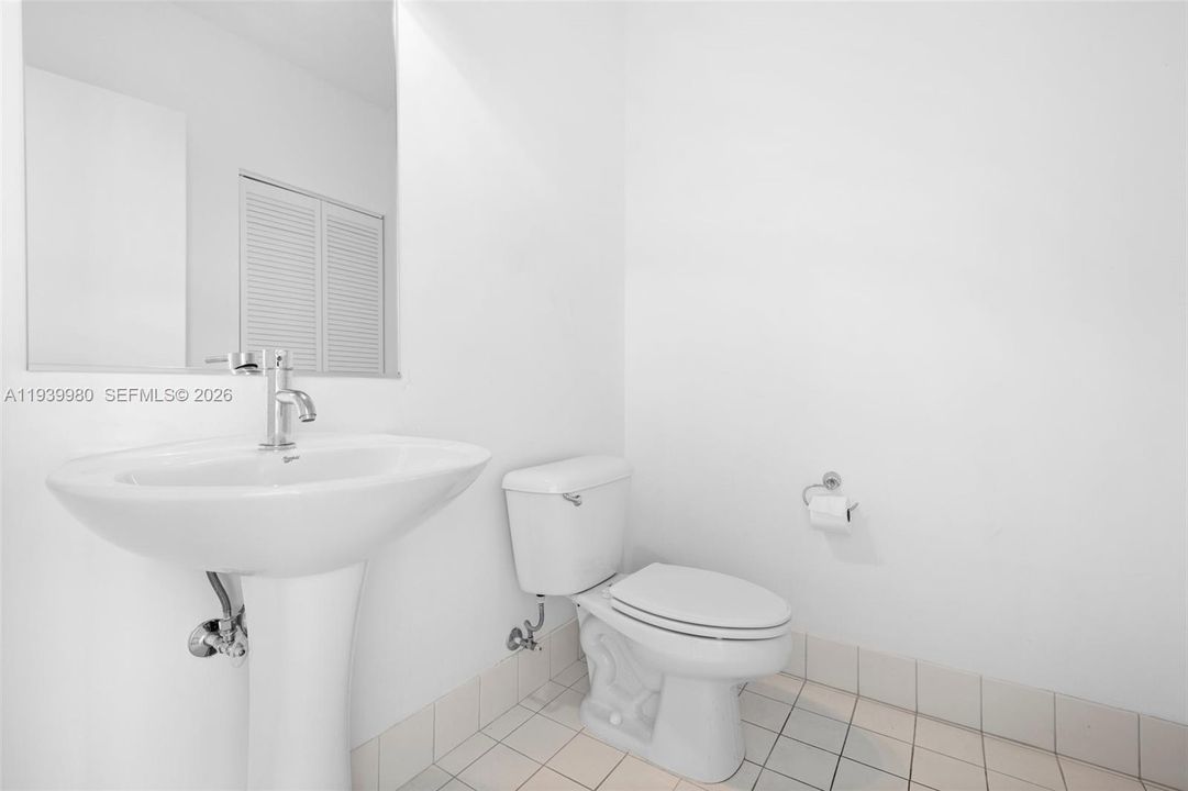 For Rent: $3,750 (1 beds, 1 baths, 843 Square Feet)