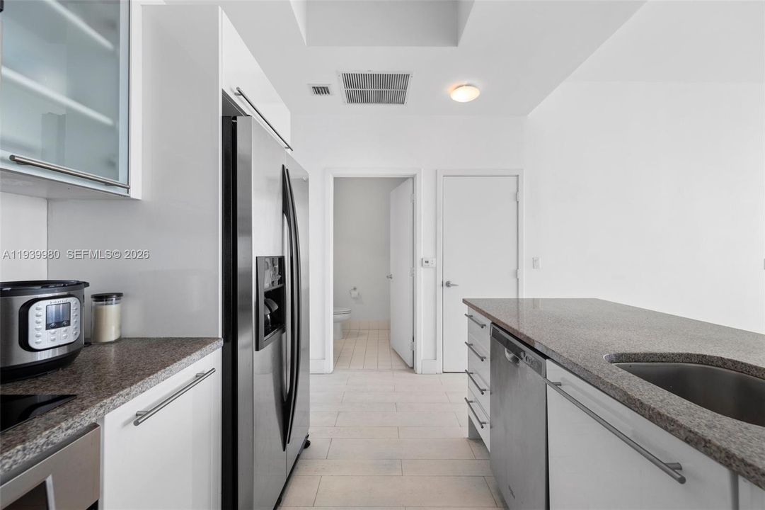 For Rent: $3,750 (1 beds, 1 baths, 843 Square Feet)