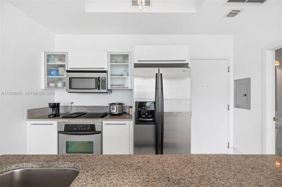 For Rent: $3,750 (1 beds, 1 baths, 843 Square Feet)