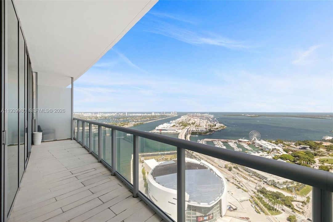 For Rent: $3,750 (1 beds, 1 baths, 843 Square Feet)